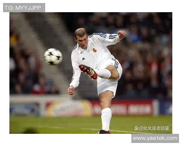 足球传奇齐达内摆件展示其无与伦比的球技与风采 足球传奇齐达内摆件展示其无与伦比的球技与风采