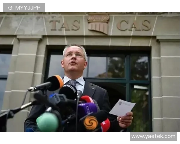 足球球星亲笔签字cas收藏价值与市场流通趋势深度解析 足球球星亲笔签字cas收藏价值与市场流通趋势深度解析